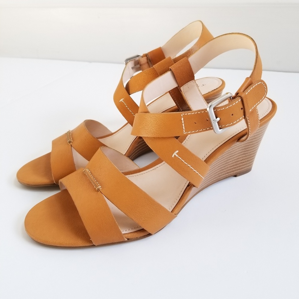 New TAHARI Wedge Sandals